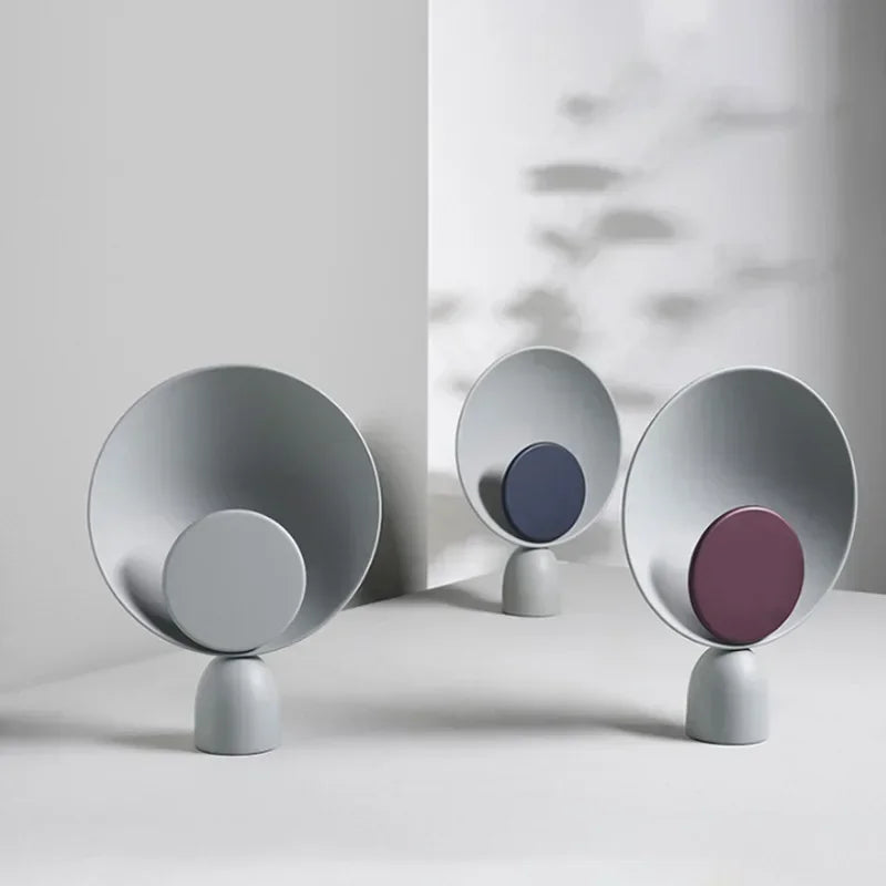 Lampy dekoracyjne w nowoczesnym stylu z okrągłymi abażurami w różnych kolorach