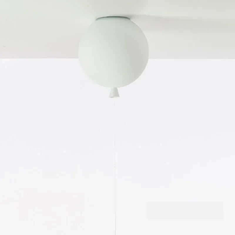 Minimalistyczna biała lampa sufitowa w kształcie balonu kolorowe lampy balonowe