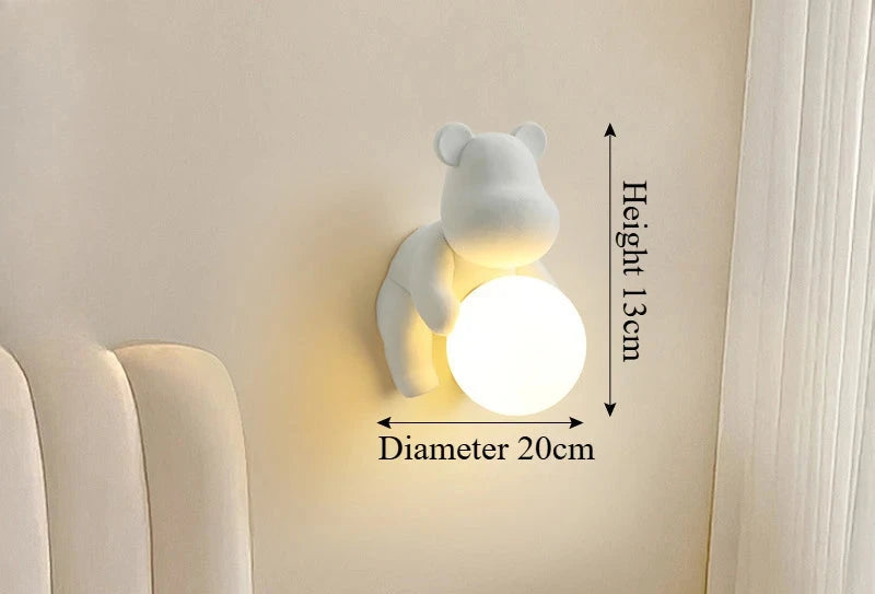 Lampa miś SANDYHA biała ścienna lampa dziecięca z jasną kulą o średnicy 20 cm
