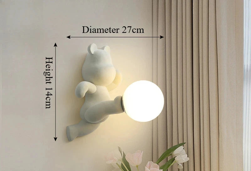 Lampa miś ścienna dekoracyjna SANDYHA w kształcie misia z kulistym źródłem światła
