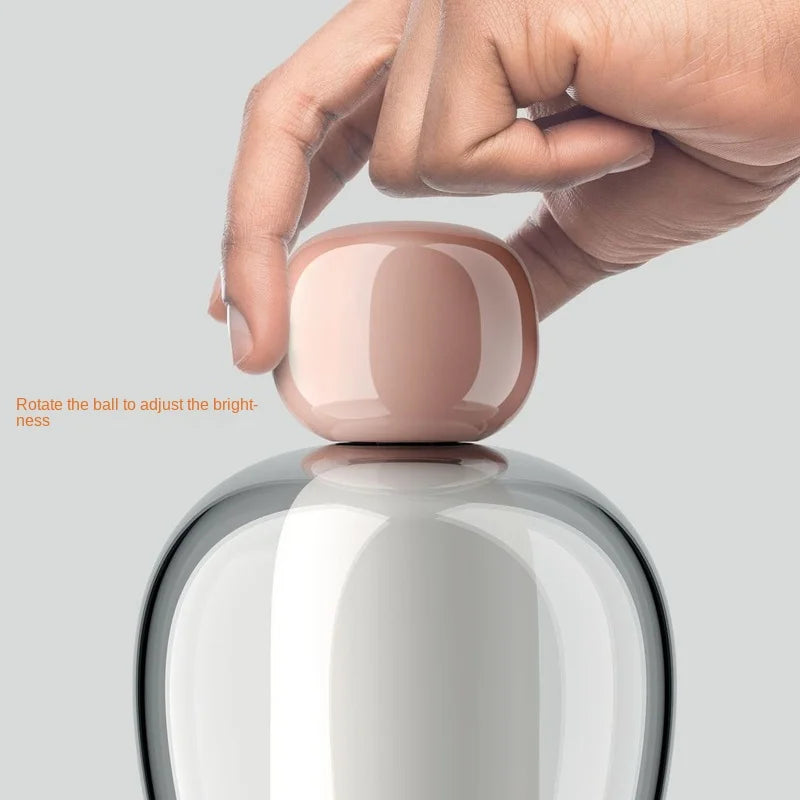 Nowoczesna lampa stołowa ZISIZ z regulacją jasności poprzez obracanie górnej części