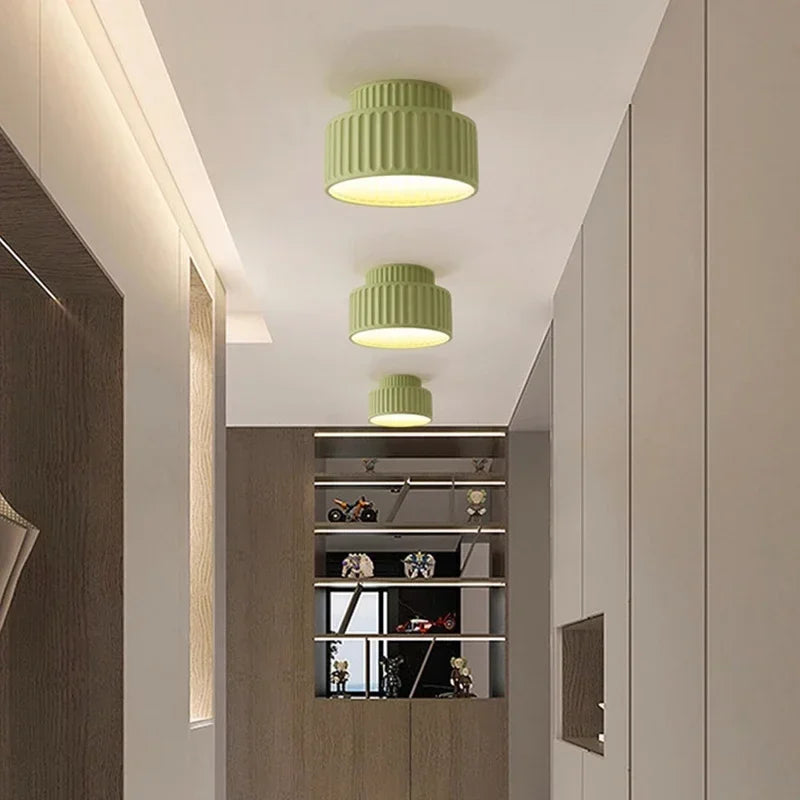 Xiaomi plafon sufitowy zielony cylindryczny LED w korytarzu nowoczesny design i równomierne oświetlenie