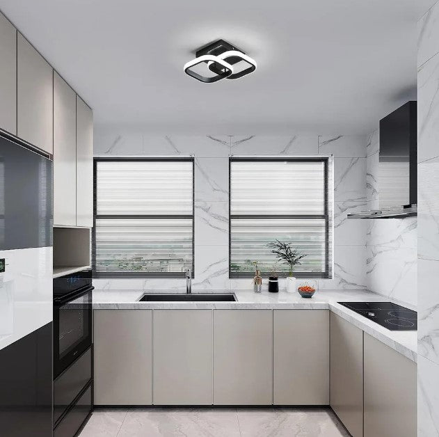 Nowoczesny kuchenny plafon LED zamontowany na suficie w minimalistycznej białej kuchni