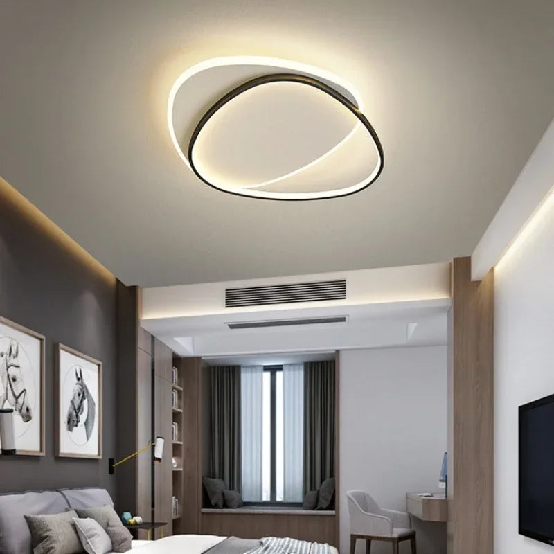 Nowoczesne plafony LED od ludengchaoshi zamontowane w salonie z wygodną sofą i dekoracyjnymi obrazami na ścianie