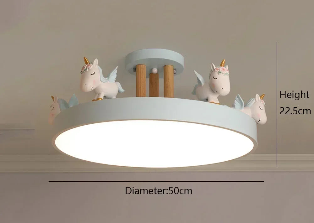 Różowa lampa sufitowa dla dzieci z ozdobami jednorożców i miękkim światłem