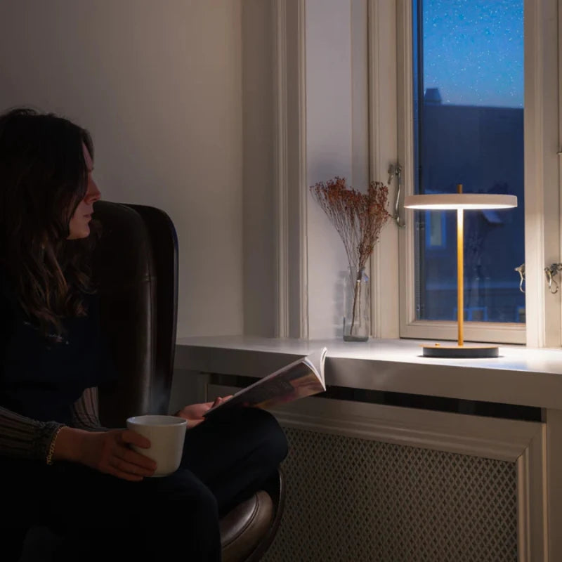 Nowoczesna LED Lampa Stołowa Minimalistyczna Czarna Biała Metalowa