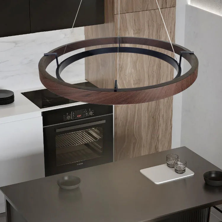 Nowoczesny żyrandol do salonu z drewnianym designem, idealny do nowoczesnych wnętrz kuchennych