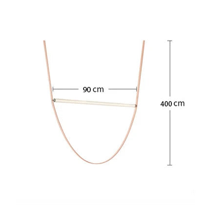 Lampa ze skórzanym paskiem o długości 90 cm i wysokości 400 cm, idealna do nowoczesnych wnętrz.