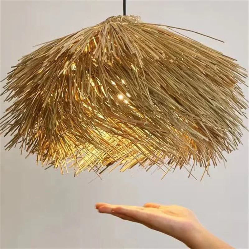 Boho lampa wisząca z naturalnych materiałów o dekoracyjnym, artystycznym designie marki SaloEElaitte