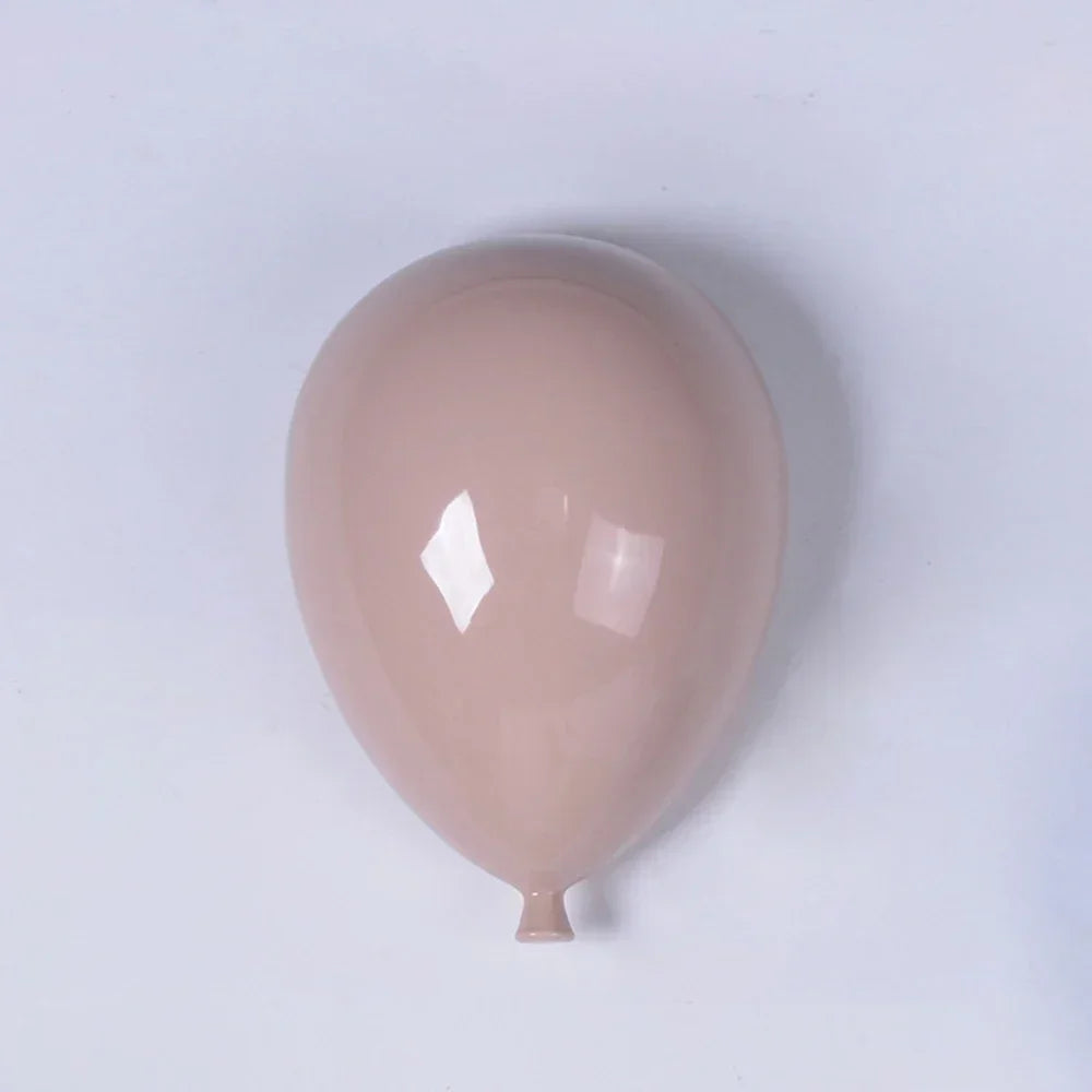 Dekoracyjna lampa w kształcie balonu beżowa jako dekoracyjne lampy dla dzieci