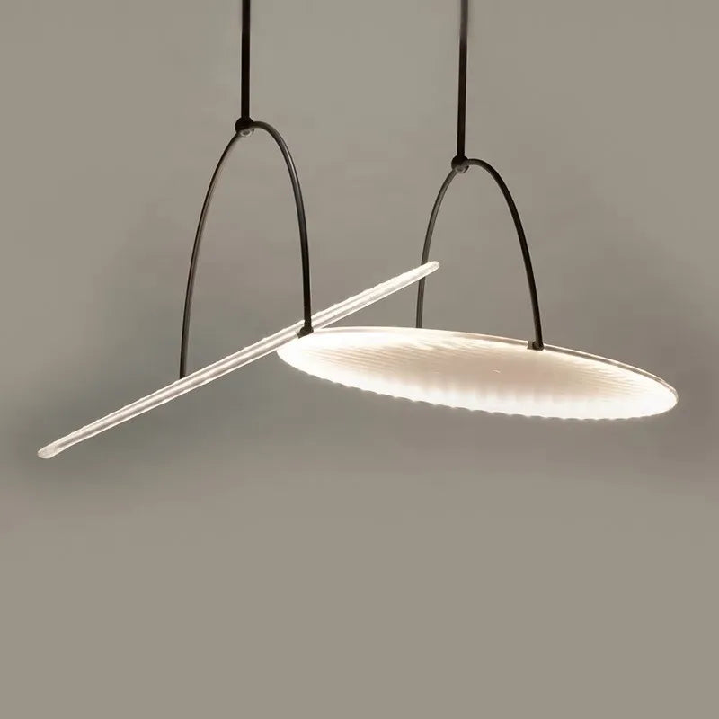 Jaśnie Panie designerska lampa wisząca, czarna, frontalny kadr, przeznaczenie: salon