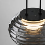 Stylowa designerska lampa do sypialni z szklanym kloszem i czarnym zawieszeniem