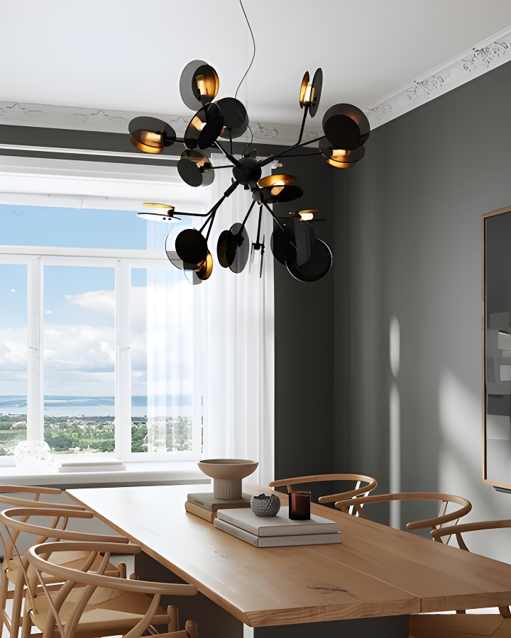 Designerska lampa Hurtlamp w nowoczesnym stylu nad stołem w jasnym wnętrzu