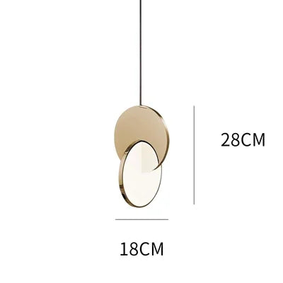 Lampa wisząca Jaśnie Panie, designerska lampa, kolor złoty i biały, kadr przód, przeznaczenie salon