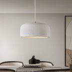Designerska lampa sufitowa w białym kolorze, idealna do nowoczesnych wnętrz