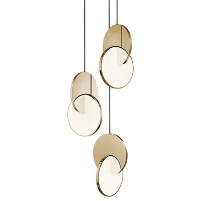 Jaśnie Panie designerska lampa wisząca, złoty kolor, kadr przód, przeznaczenie salon