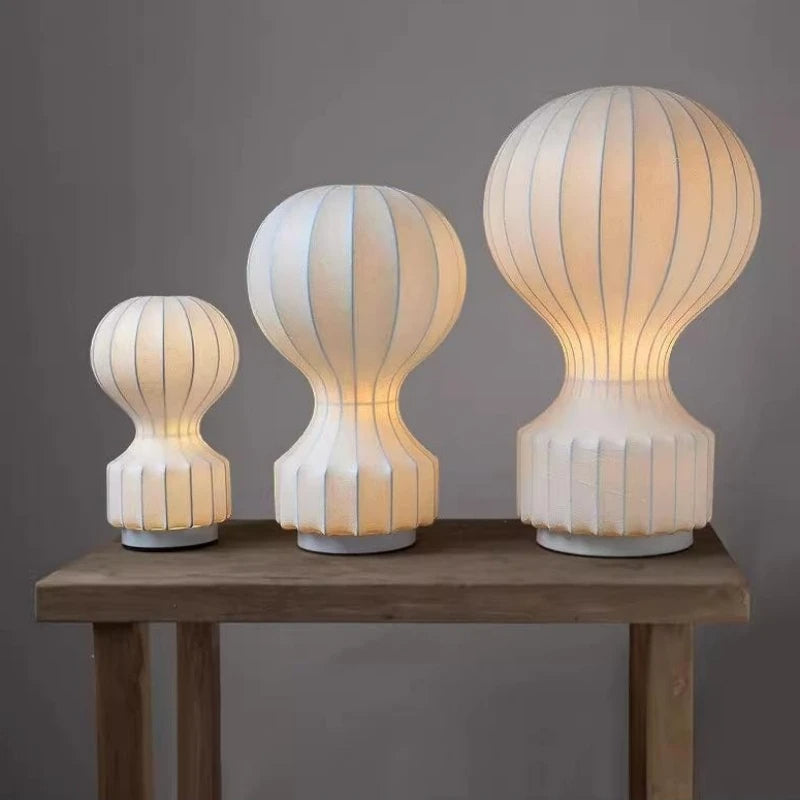 Designerska lampa barcato w trzech rozmiarach o unikalnym kształcie i miękkim świetle