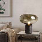 Designerska lampa stołowa XunShiNi z zielonym szklanym kloszem i marmurową podstawą idealna jako designerskie oświetlenie do salonu