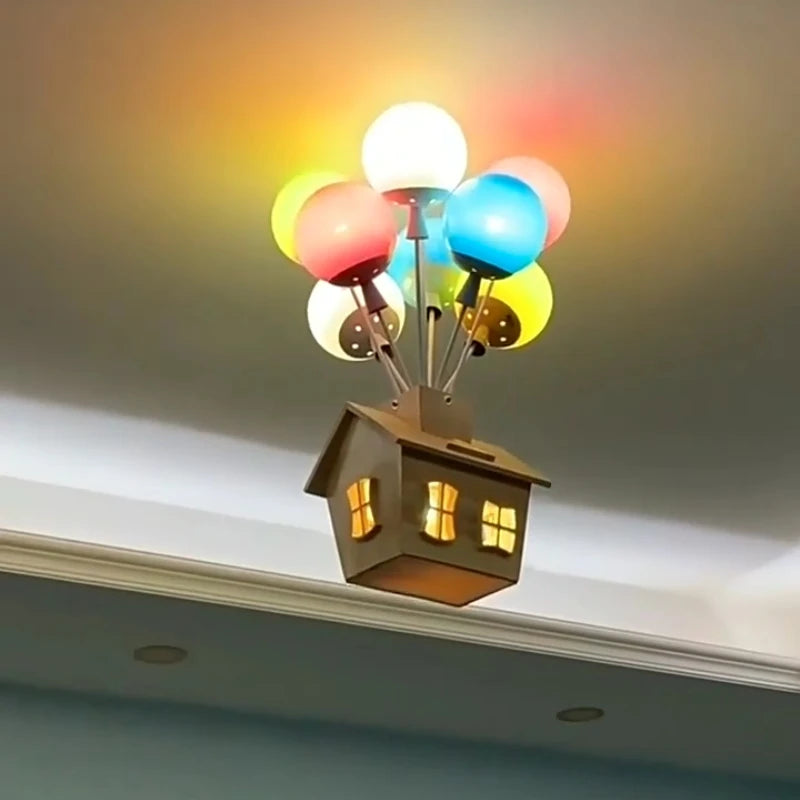 Lampa sufitowa Dom z balonami, kolorowa z motywem domu, idealna do pokoju dziecięcego