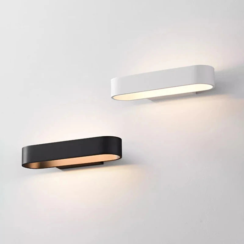 Kinkiet LED Jaśnie Panie, biały i czarny, nowoczesny design, idealny do salonu