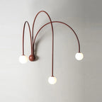 Nowoczesny kinkiet JIANKEXING z trzema kulistymi lampami i metalowymi ramionami w kolorze brązowym