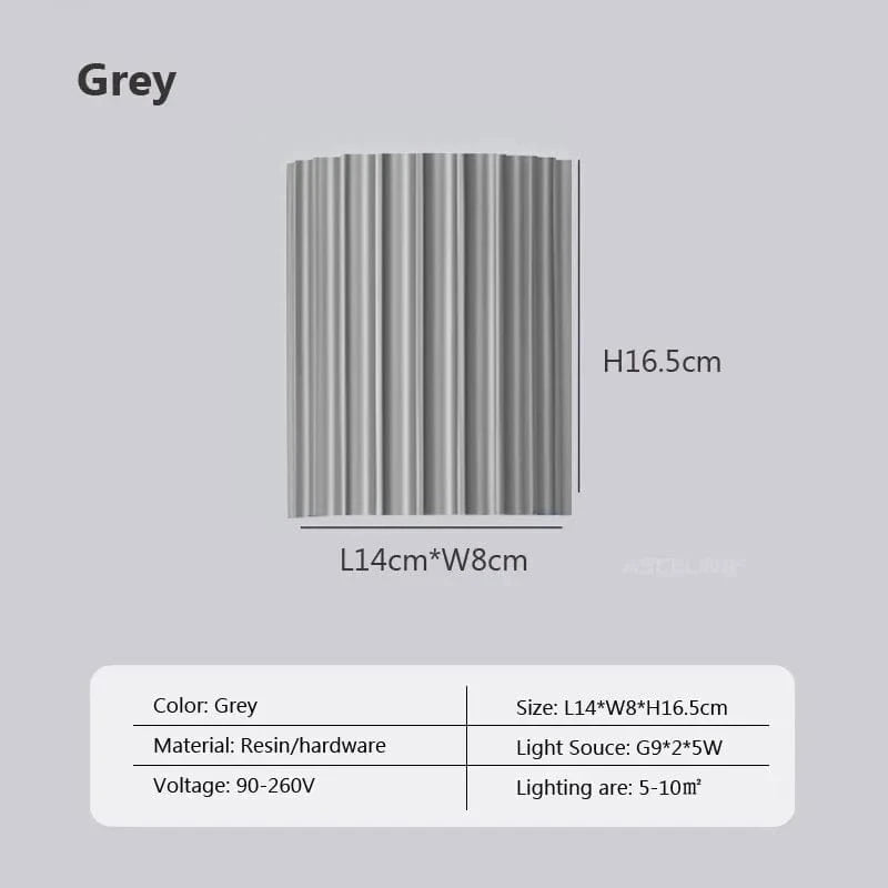 Szary kinkiet ASCELINA wykonany z żywicy i metalu o wymiarach 14x8x16,5 cm z źródłem światła LED
