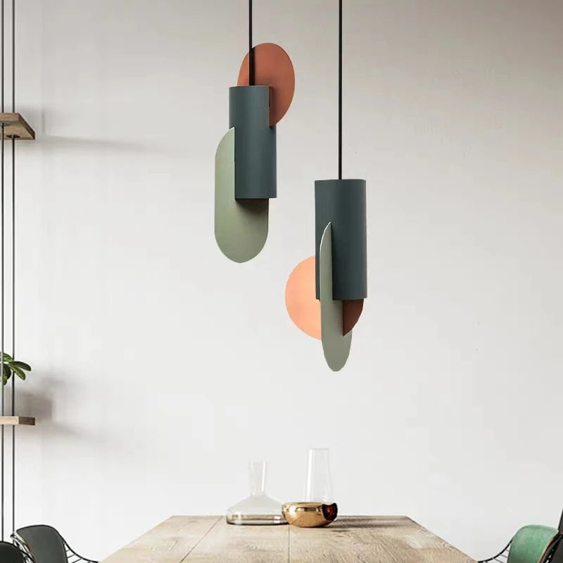 Kreatywna Lampa wisząca z metalowymi elementami w kolorach zielonym, pomarańczowym i grafitowym do nowoczesnych wnętrz