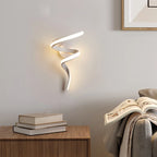 Nowoczesna biała lampa ścienna spiralna DARHYN o unikalnym designie do salonu