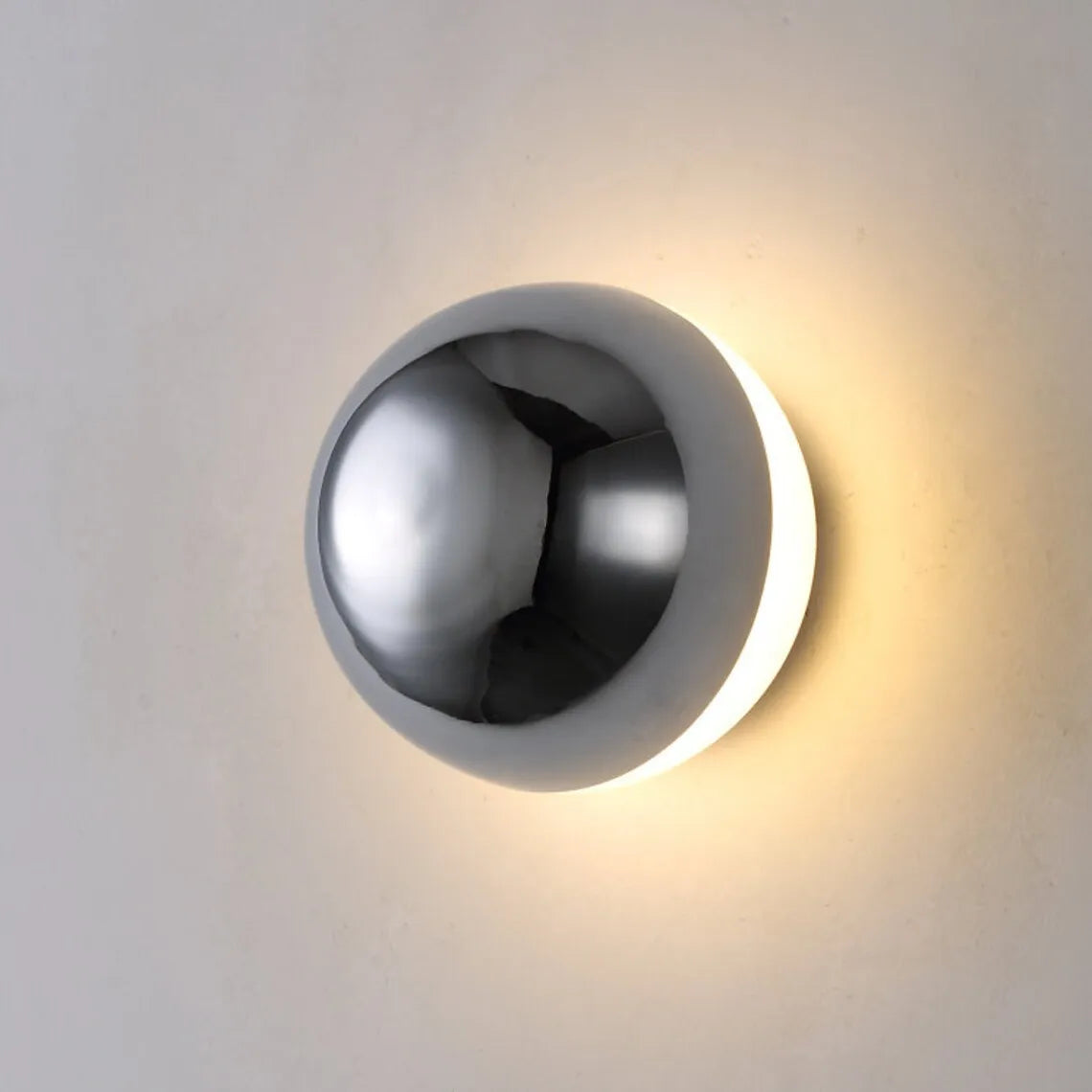 Lampa scienna zhiwudeng w nowoczesnym srebrnym designie z miękkim białym światłem