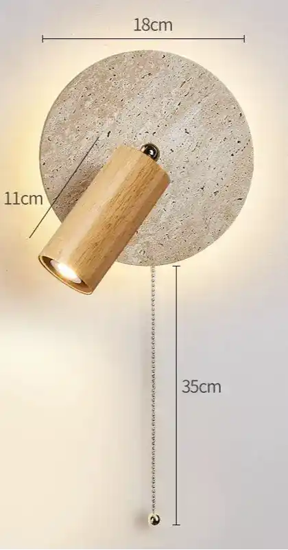 Lampa ścienna drewniana z betonową okrągłą podstawą i łańcuszkiem do włączania