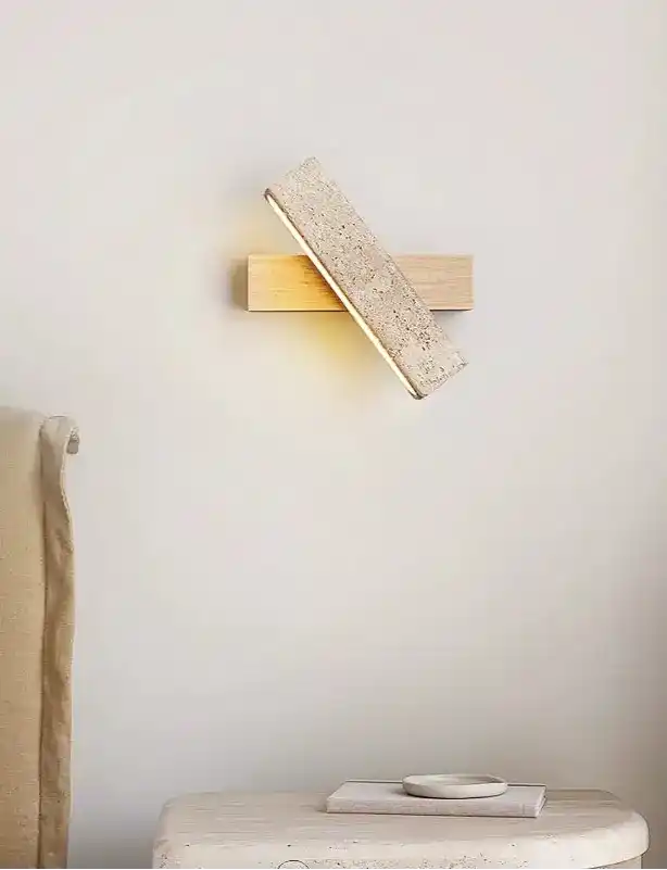 Minimalistyczna lampa ścienna wykonana z drewna i kamienia, nowoczesny design do salonu