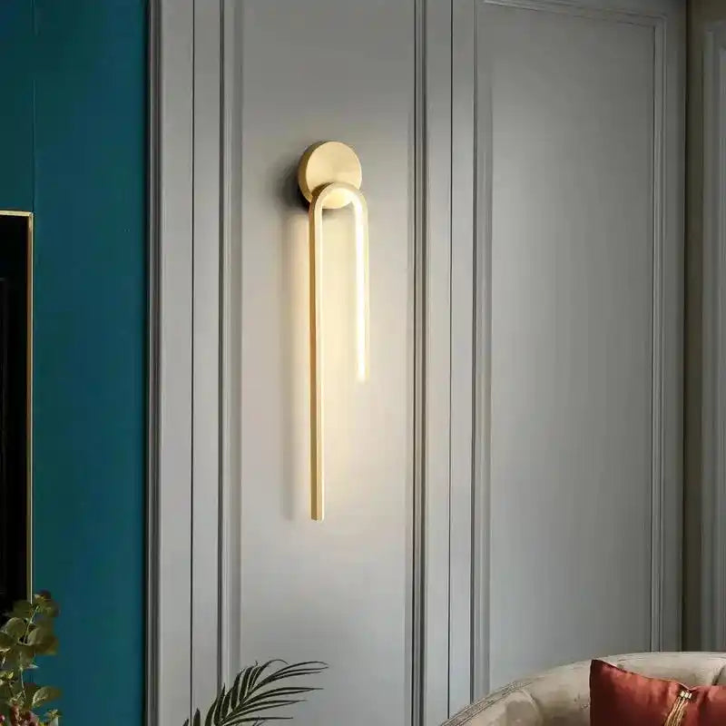 YUGUUK nowoczesna lampa ścienna złota z eleganckim designem do salonu