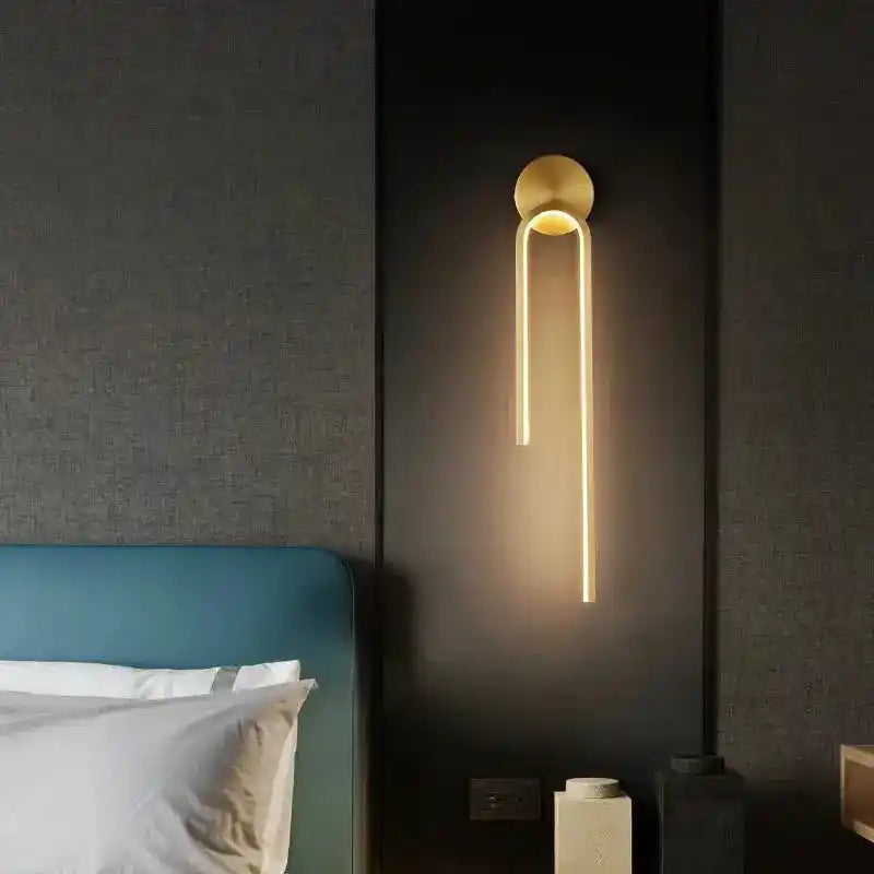 Nowoczesna lampa ścienna YUGUUK z podwójnym źródłem światła w sypialni nad łóżkiem