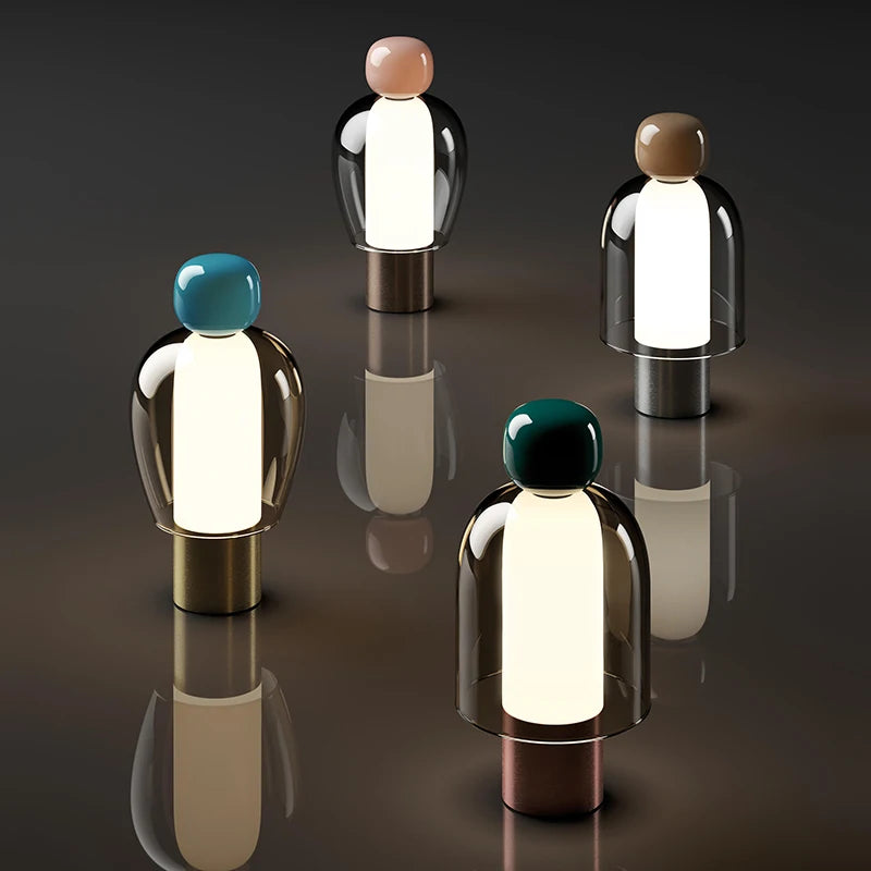 Nowoczesna lampa stołowa ZISIZ o unikalnym designie z kolorowymi elementami szklanymi