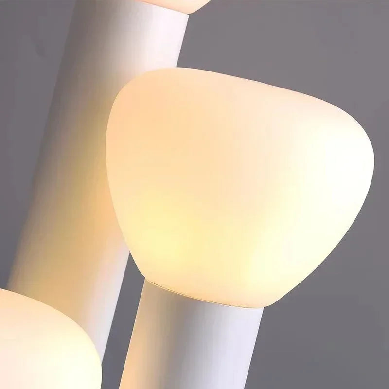Nowoczesna lampa stołowa z mlecznym szklanym kloszem minimalistyczna