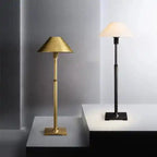 Nowoczesna lampa stołowa w dwóch kolorach z metalową podstawą i stożkowatym kloszem