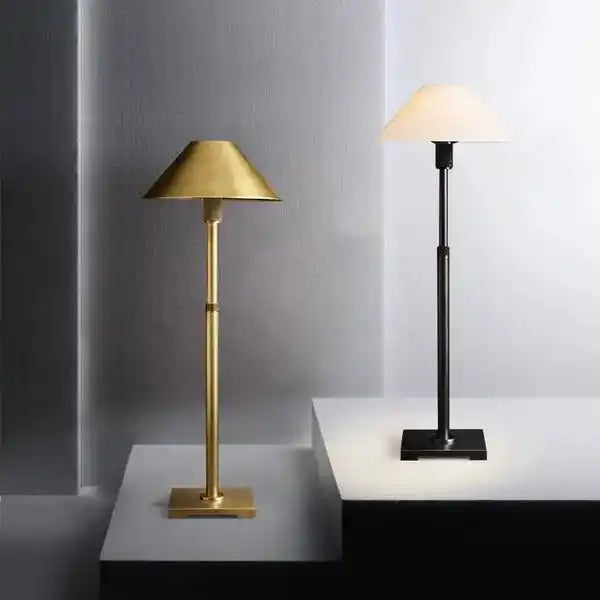 Nowoczesna lampa stołowa w dwóch kolorach z metalową podstawą i stożkowatym kloszem