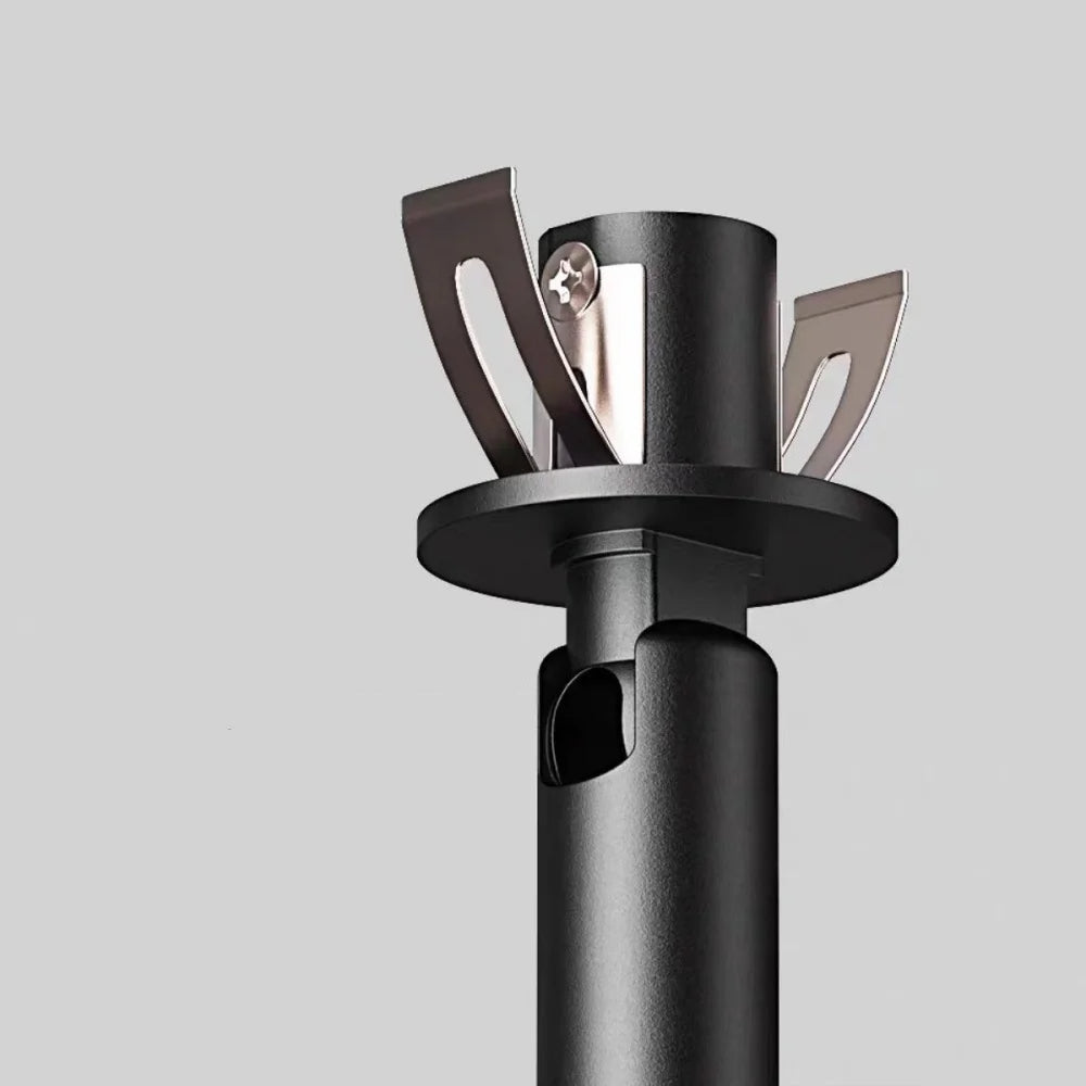 Nowoczesna czarna lampa sufitowa z metalowymi elementami montażowymi