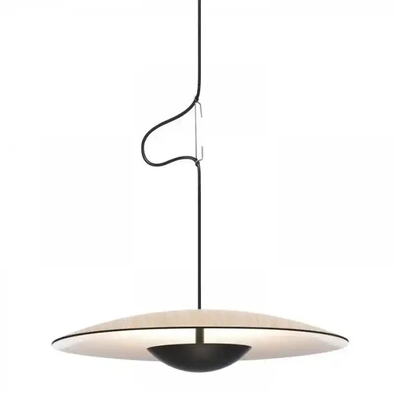 Minimalistyczna lampa sufitowa do salonu z matowym kloszem i czarnym metalowym uchwytem