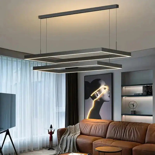 Żyrandol liniowy Orré z trzema geometrycznymi ramami LED w salonie