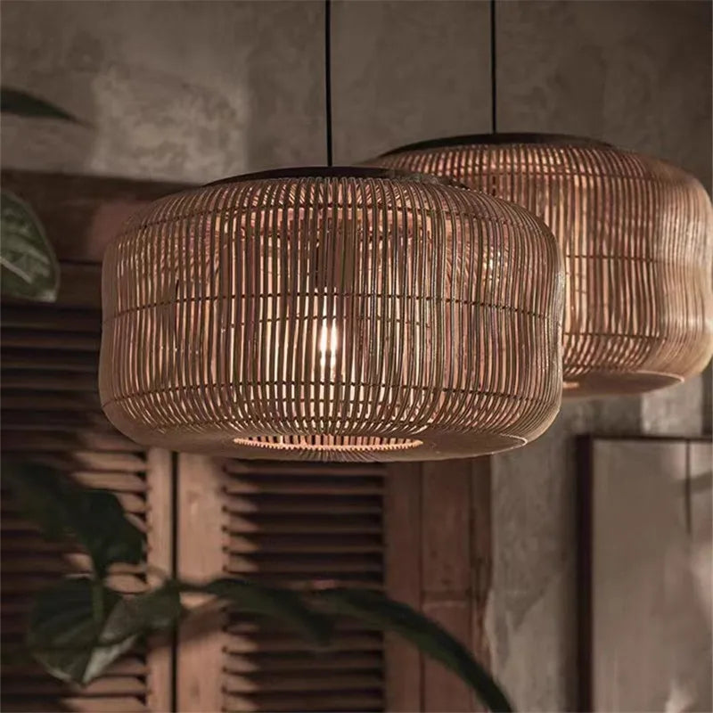 Nowoczesna lampa wisząca BOHO HomeLover z drewnianym kloszem w stylu boho do salonu