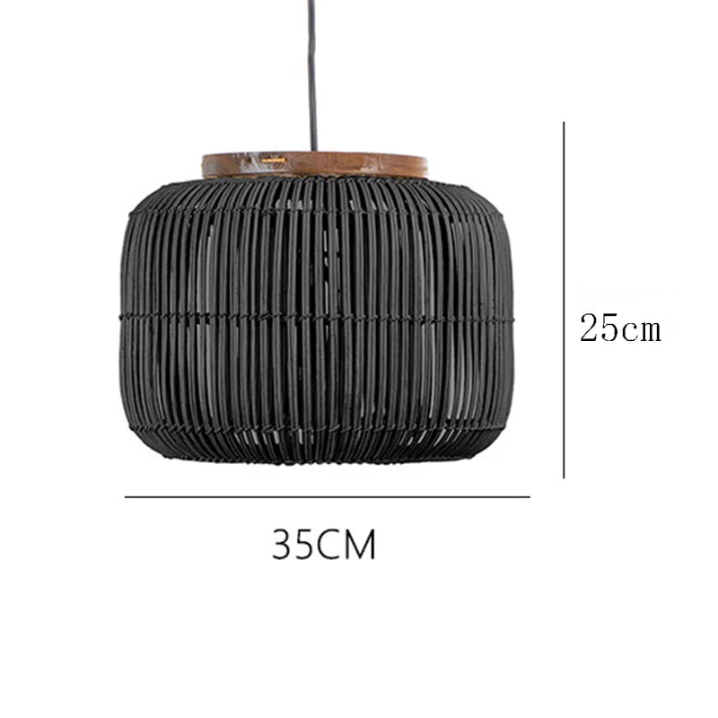 Lampa wisząca BOHO HomeLover czarna z naturalnego drewna i rattanu o wymiarach 35x25 cm