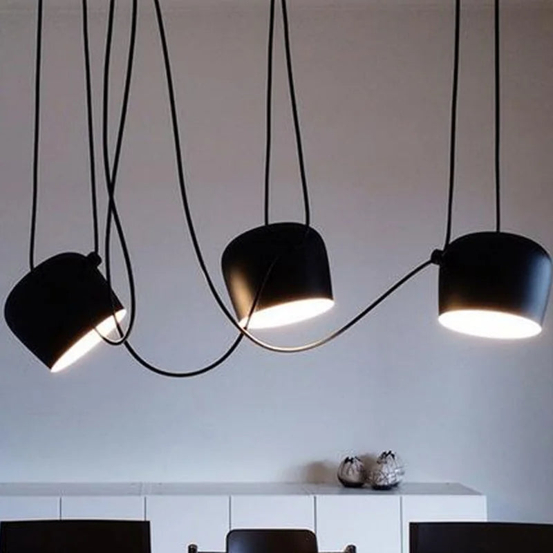 Nowoczesna czarna lampa wisząca Lux&vitae z trzema źródłami światła do salonu