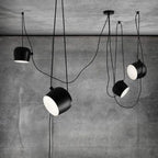 Nowoczesna lampa wisząca Lux&vitae z czarnymi kloszami zawieszona na długich przewodach