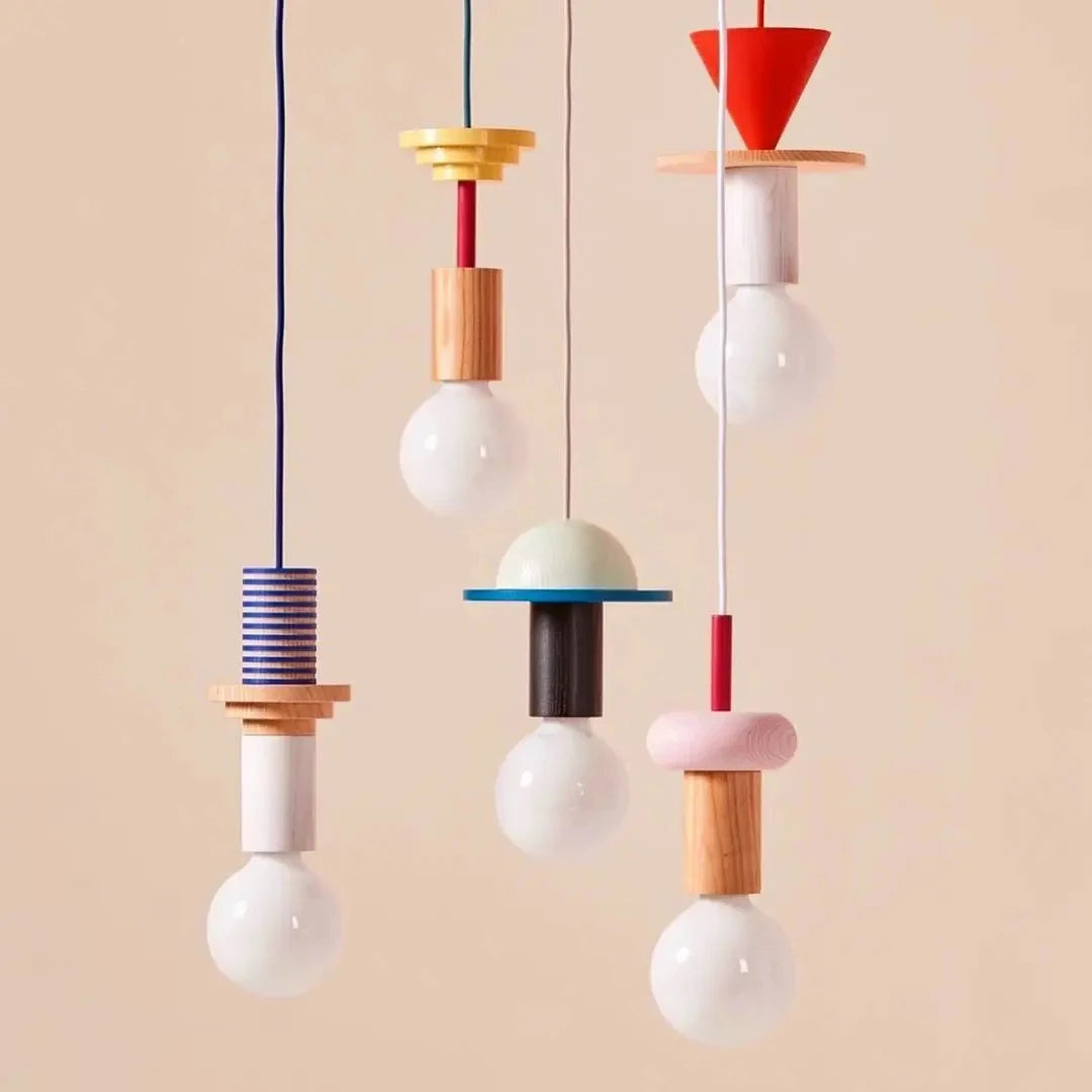 Lampa wisząca Livo Deco z metalowym korpusem i drewnianym abażurem