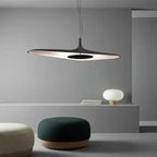 Lampa wisząca minimalistyczna Luk Star w nowoczesnym wnętrzu z szarą ścianą i pufami