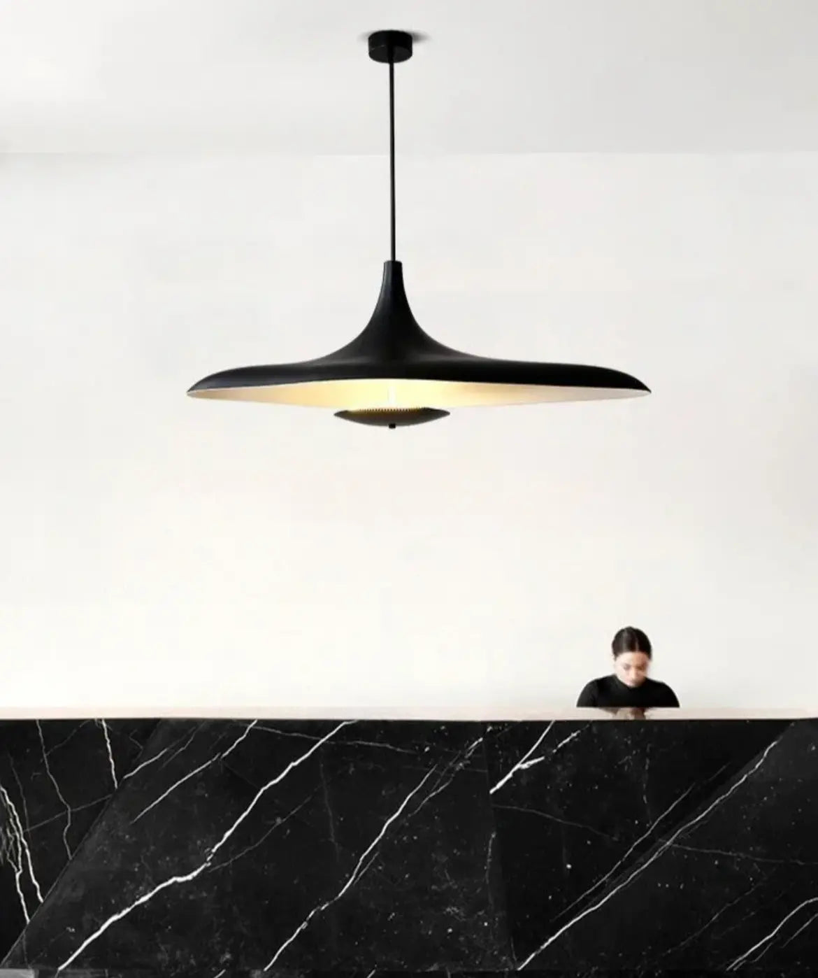 Luk Star lampa wisząca minimalistyczna czarna nowoczesna nad blatem kuchennym