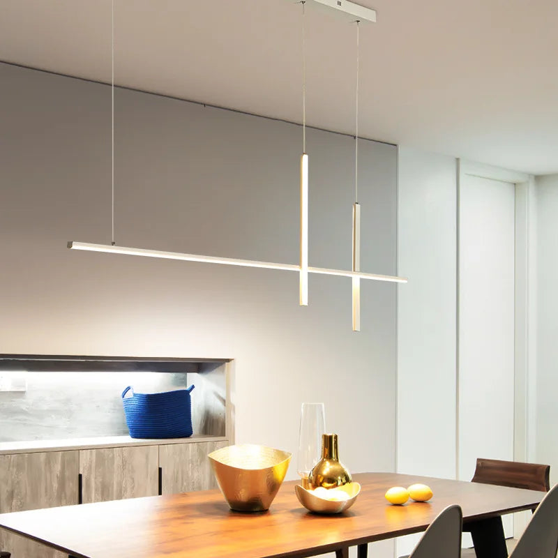 Nowoczesna lampa wisząca nowoczesna SANDYHA o minimalistycznym designie nad stołem drewnianym