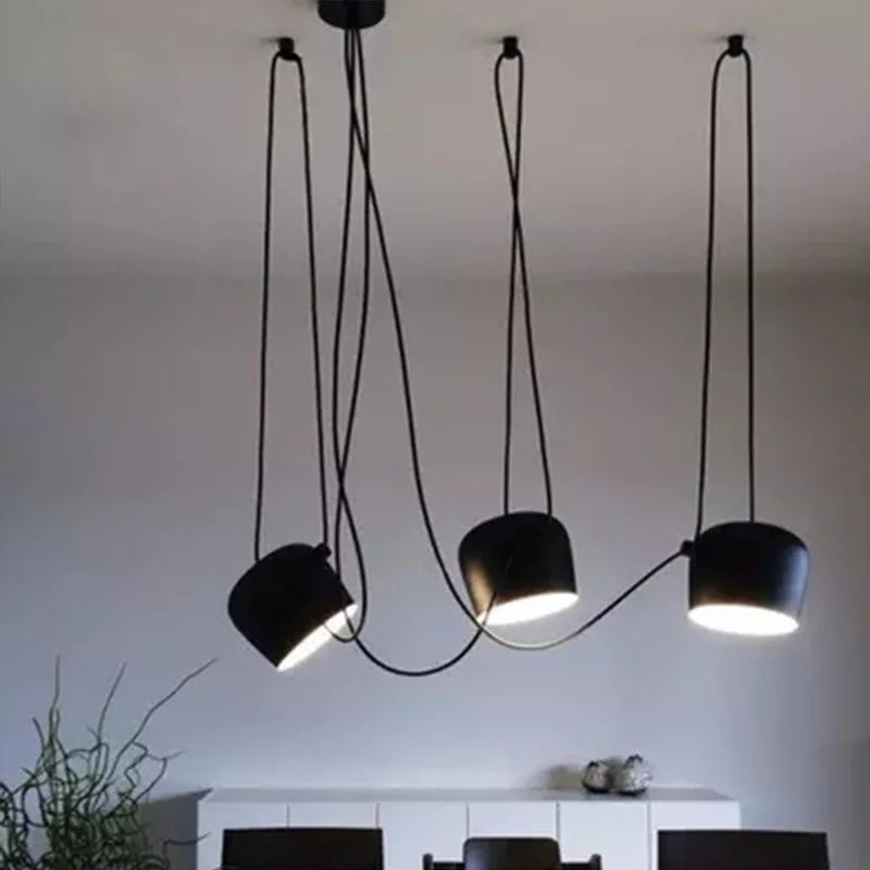 Nowoczesna czarna lampa wisząca Lux&vitae z trzema regulowanymi kloszami do jadalni