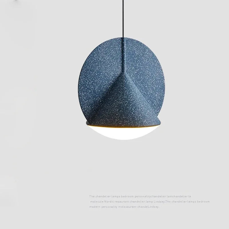 Lampa wisząca nowoczesna Blonche w granatowym kolorze z geometrycznym kloszem